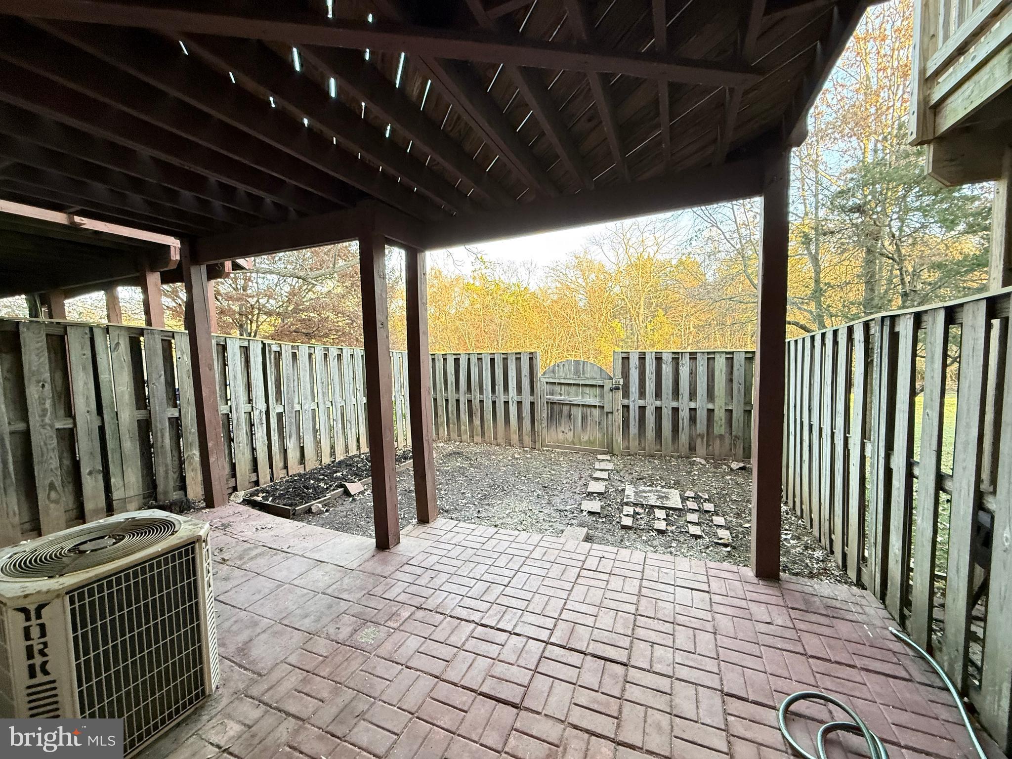 ASHBURN FARM - Residential Lease