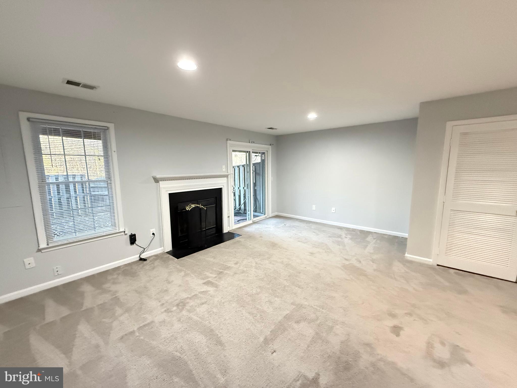 ASHBURN FARM - Residential Lease