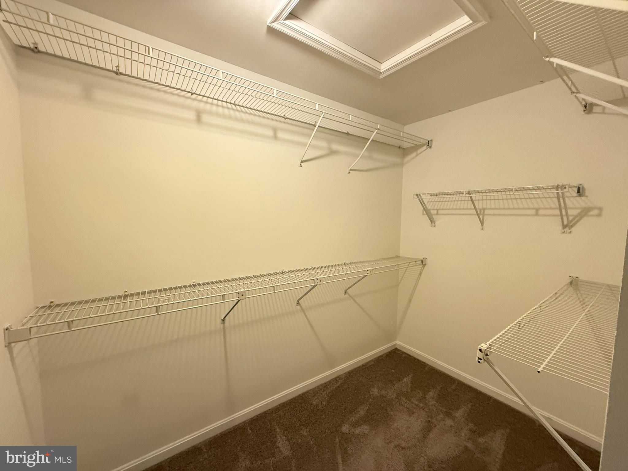 ASHBURN FARM - Residential Lease