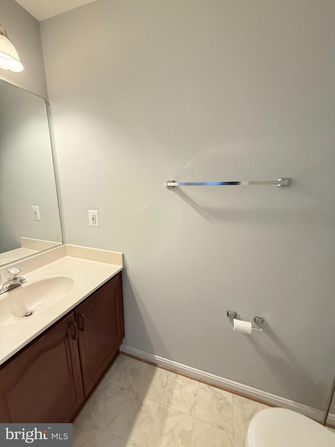 ASHBURN FARM - Residential Lease