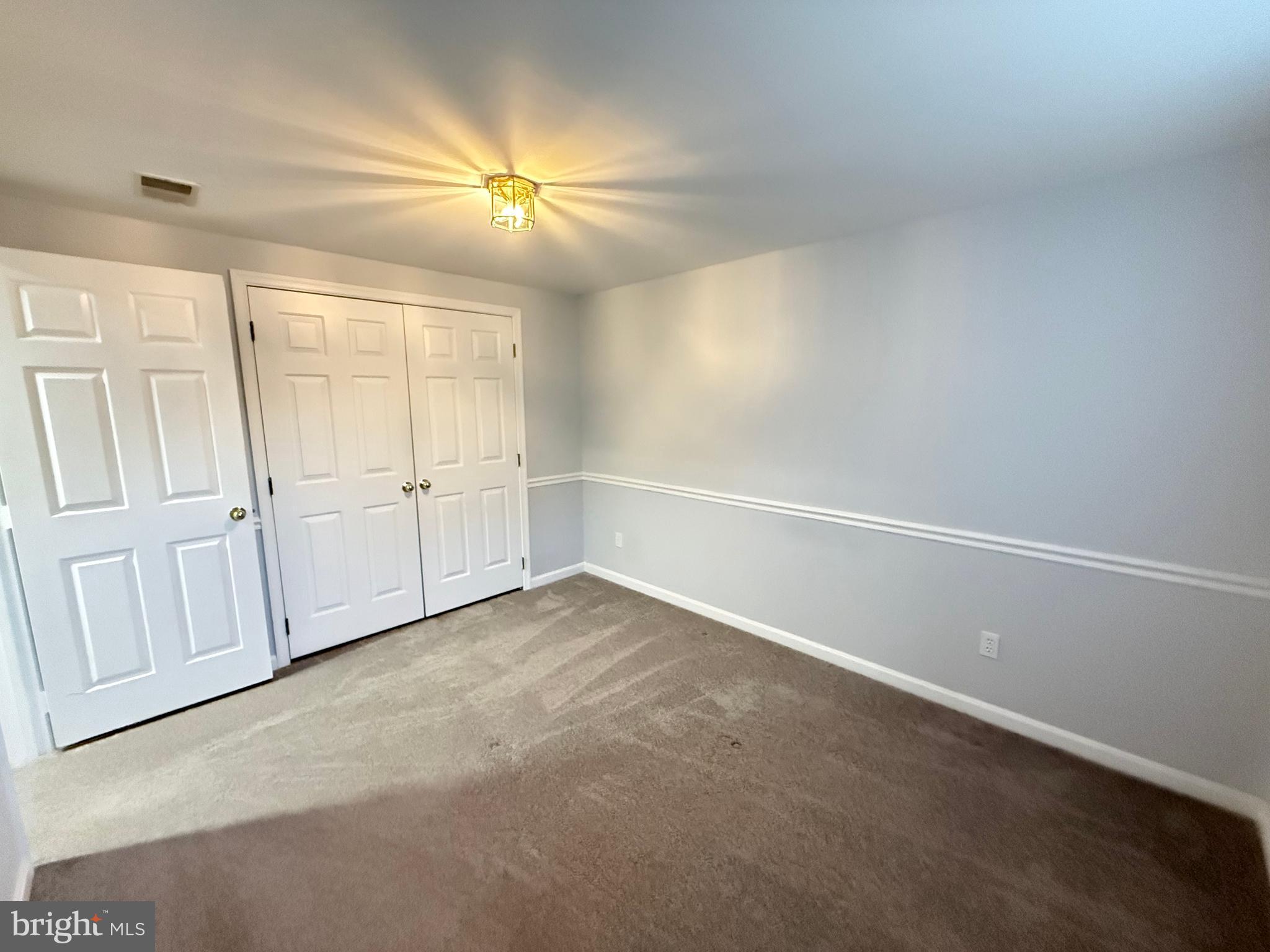 ASHBURN FARM - Residential Lease