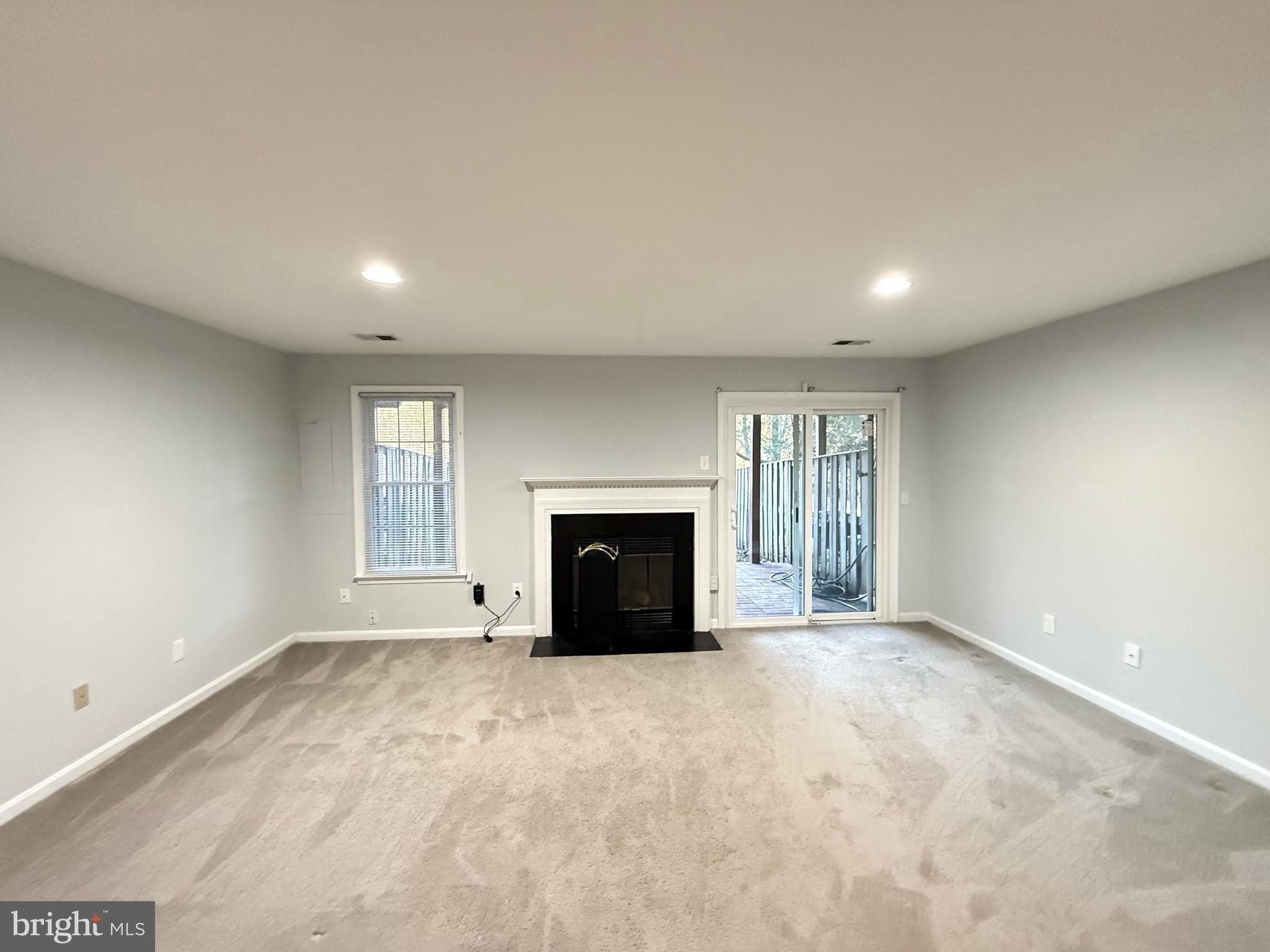 ASHBURN FARM - Residential Lease