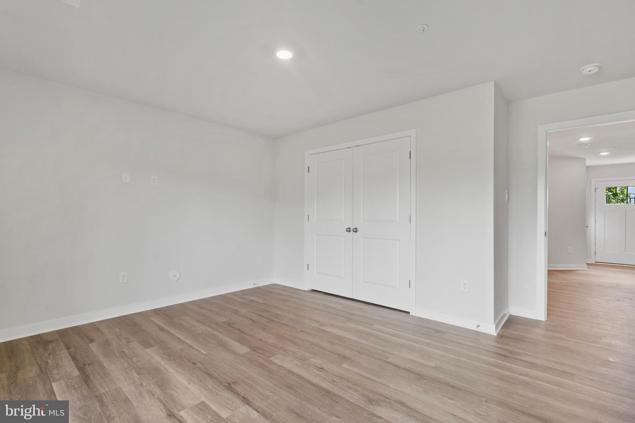 SPRING HILLS - Residential Lease