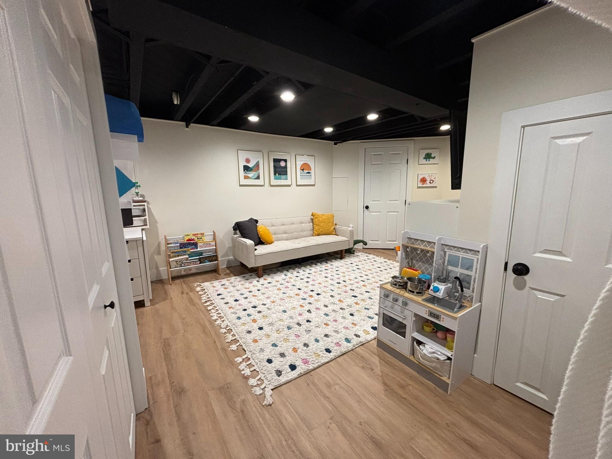 MEDIA - Residential Lease