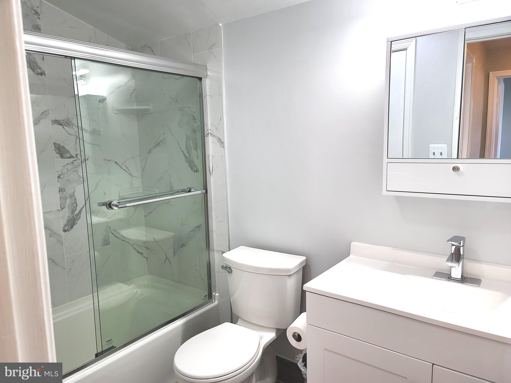 LONDON TOWNE - Residential