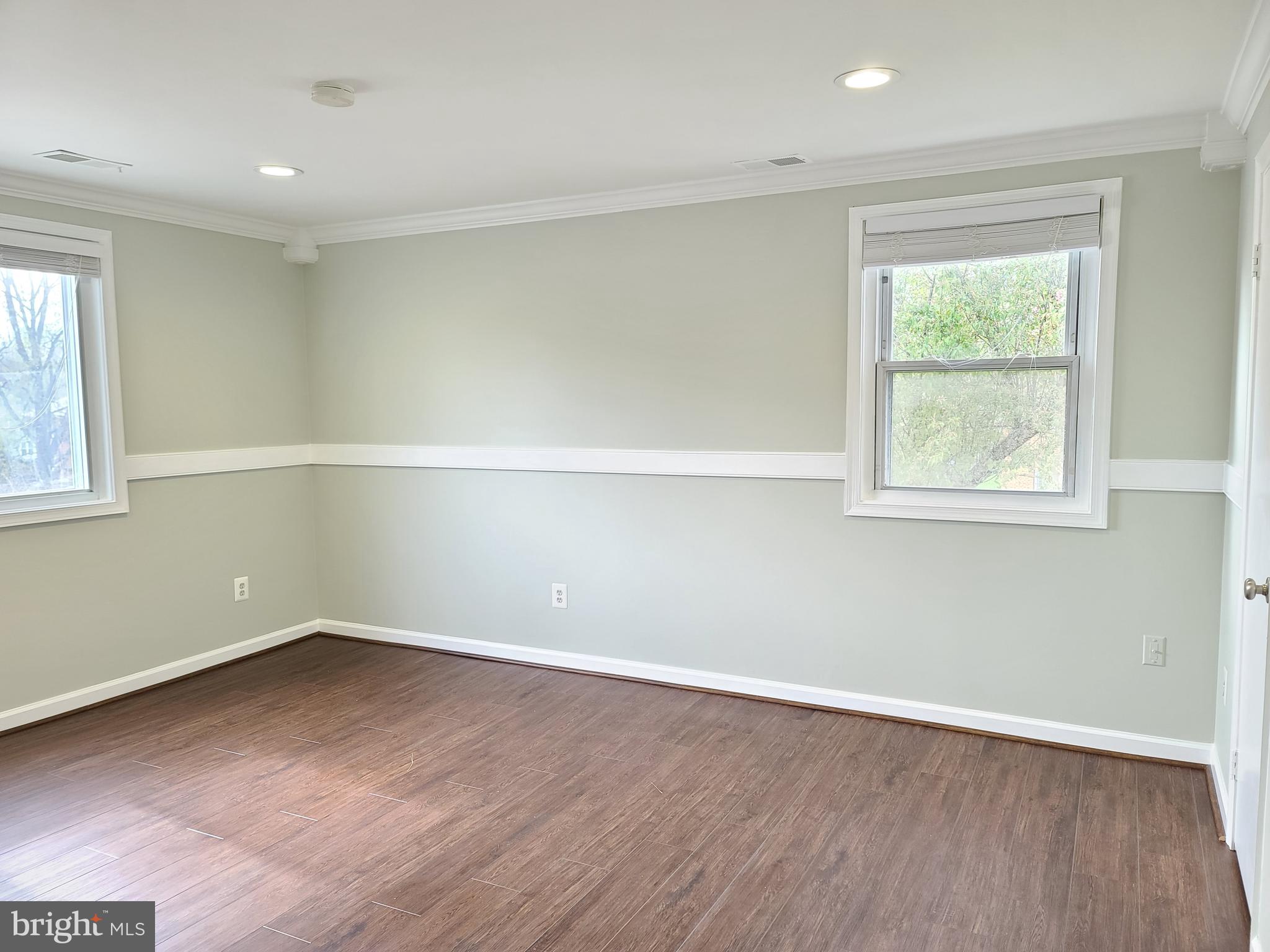 LONDON TOWNE - Residential