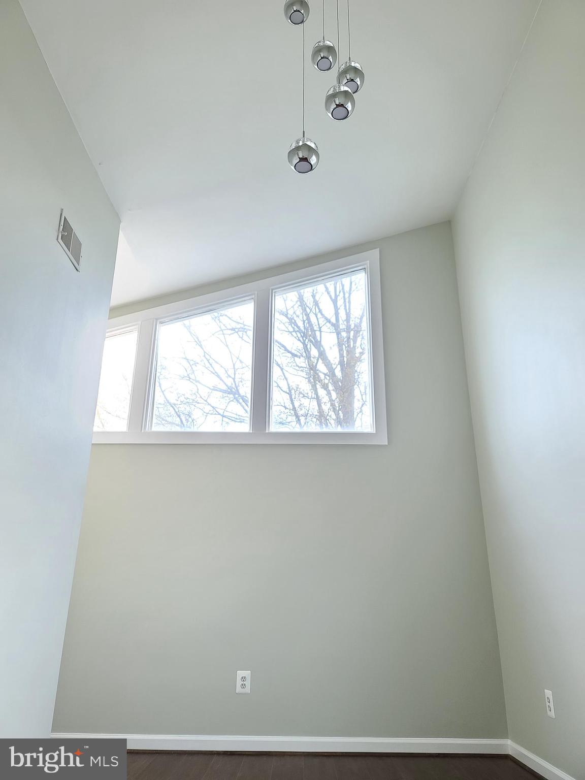 LONDON TOWNE - Residential