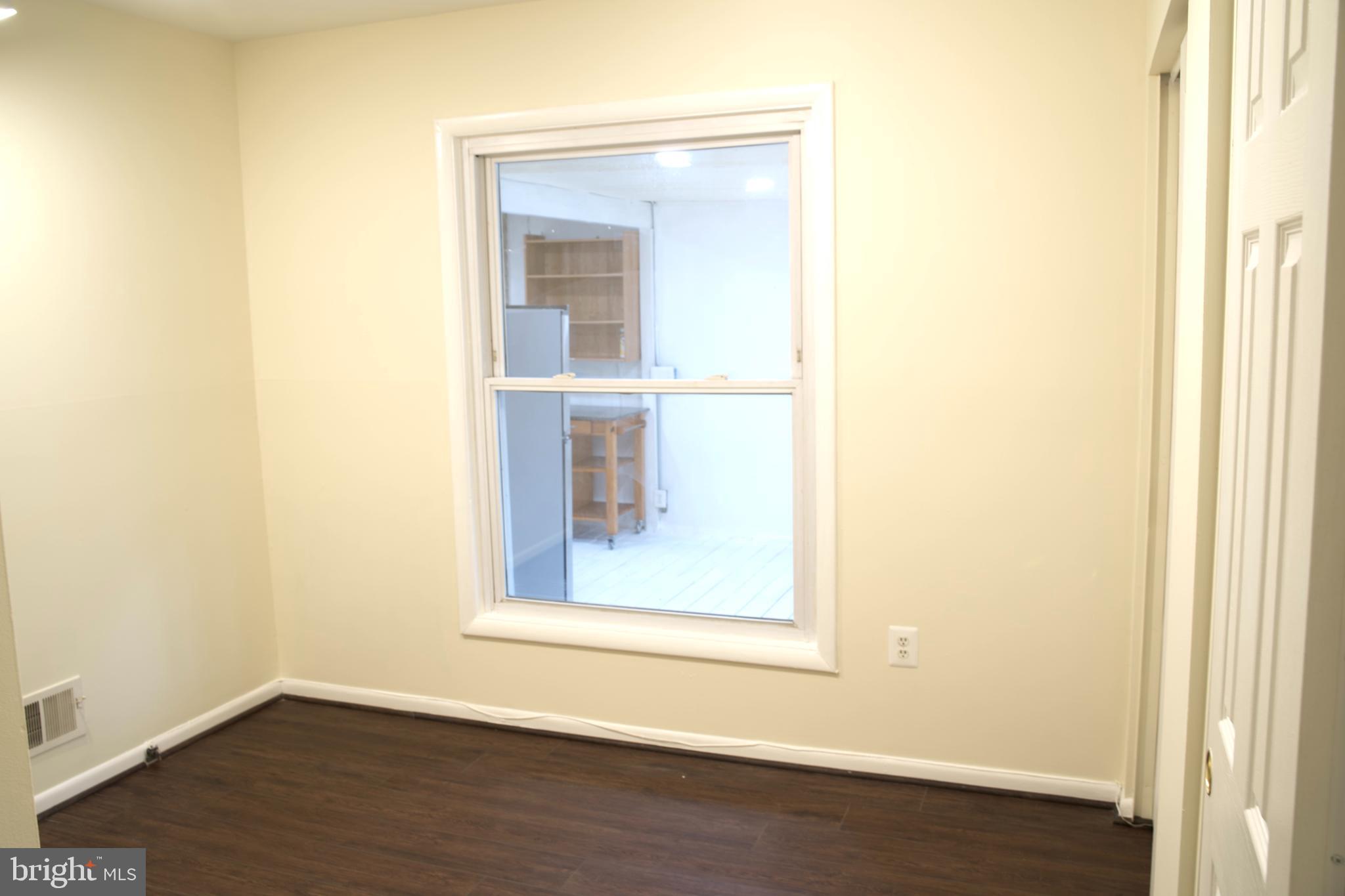 LONDON TOWNE - Residential