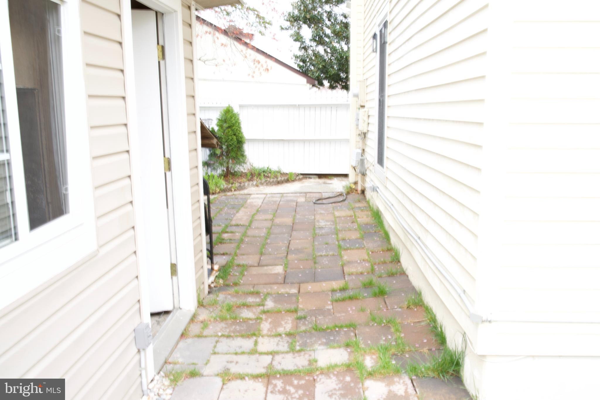 LONDON TOWNE - Residential