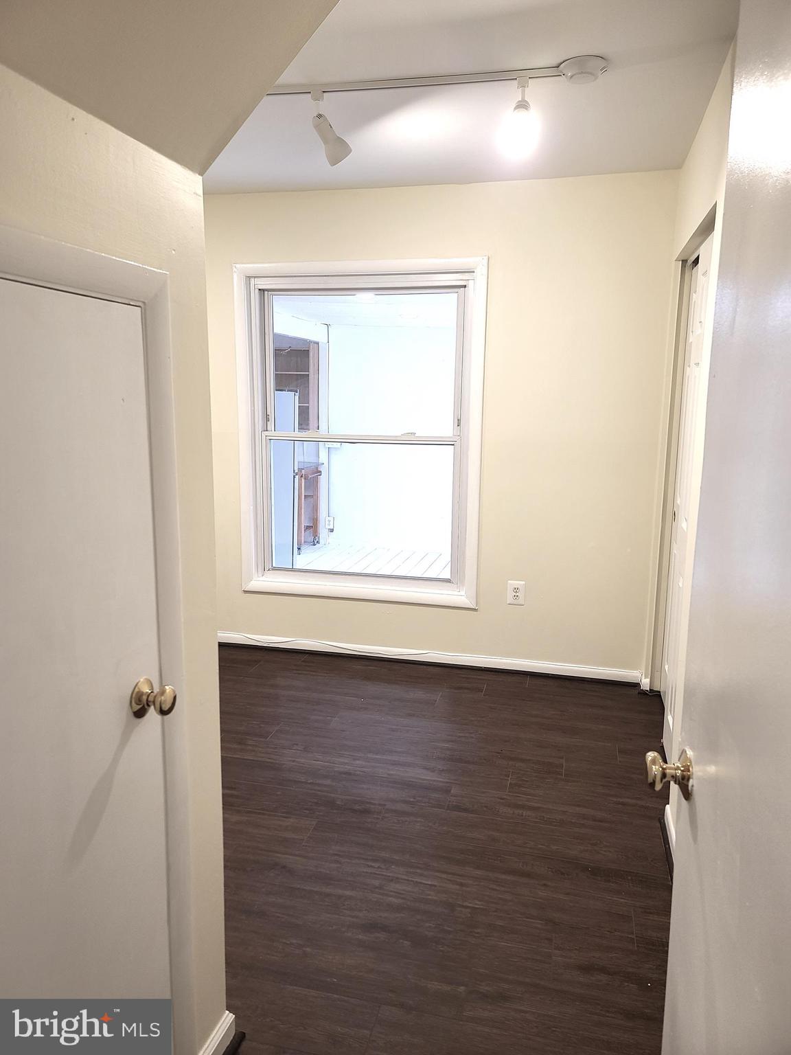 LONDON TOWNE - Residential