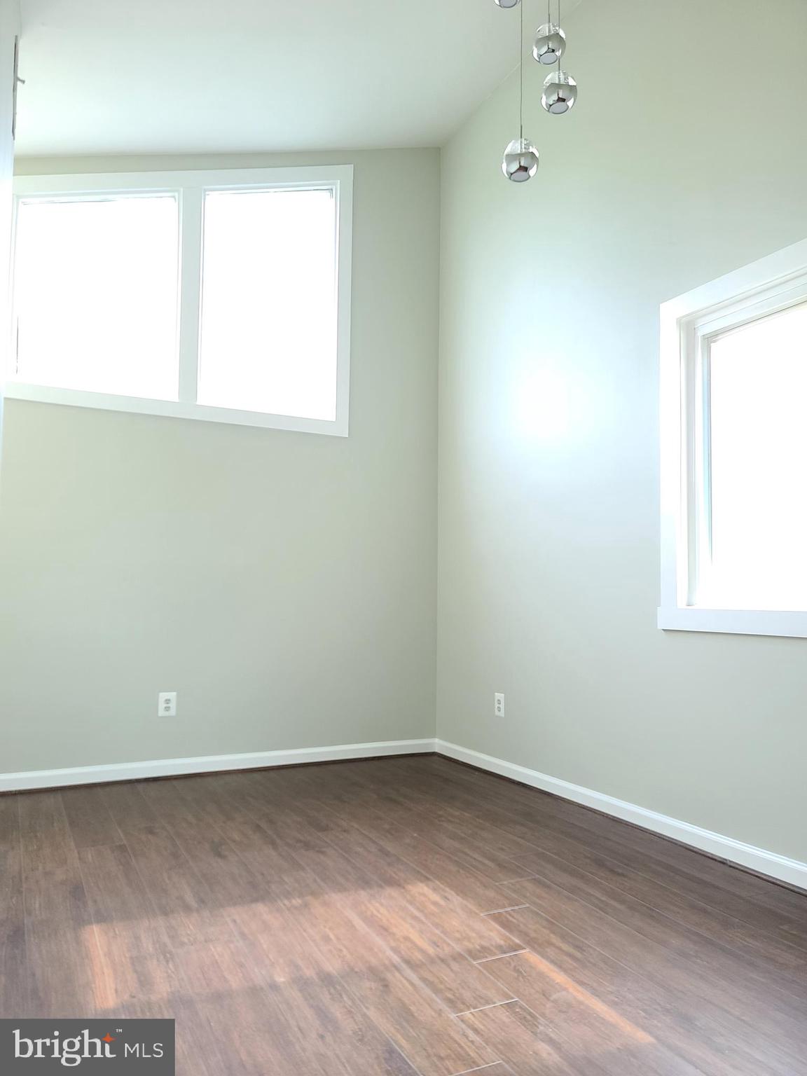 LONDON TOWNE - Residential