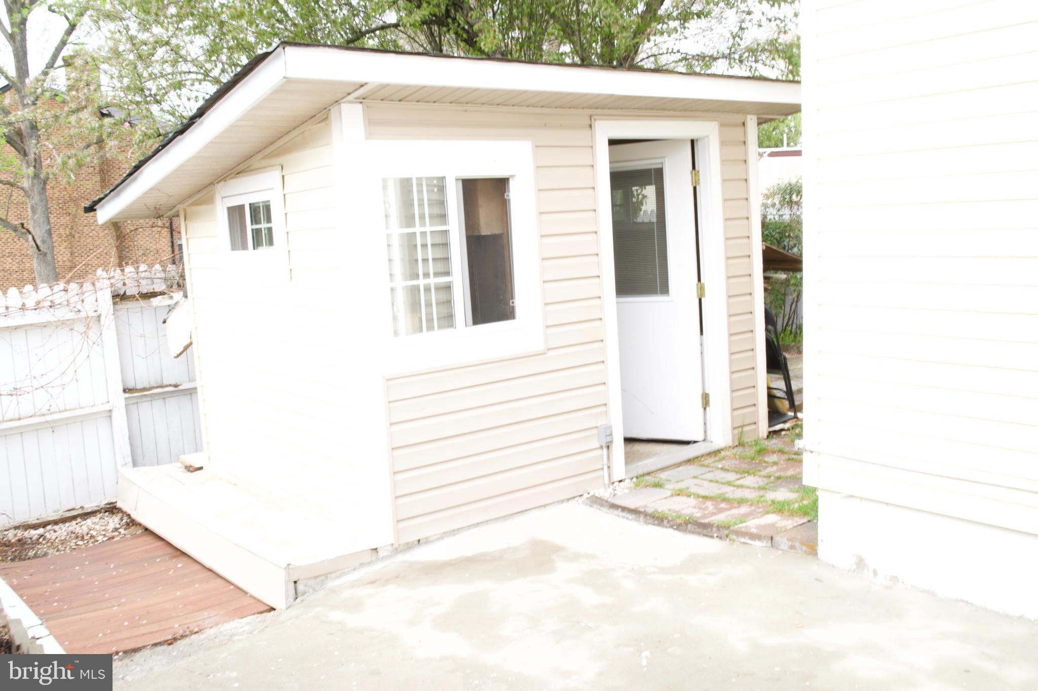 LONDON TOWNE - Residential