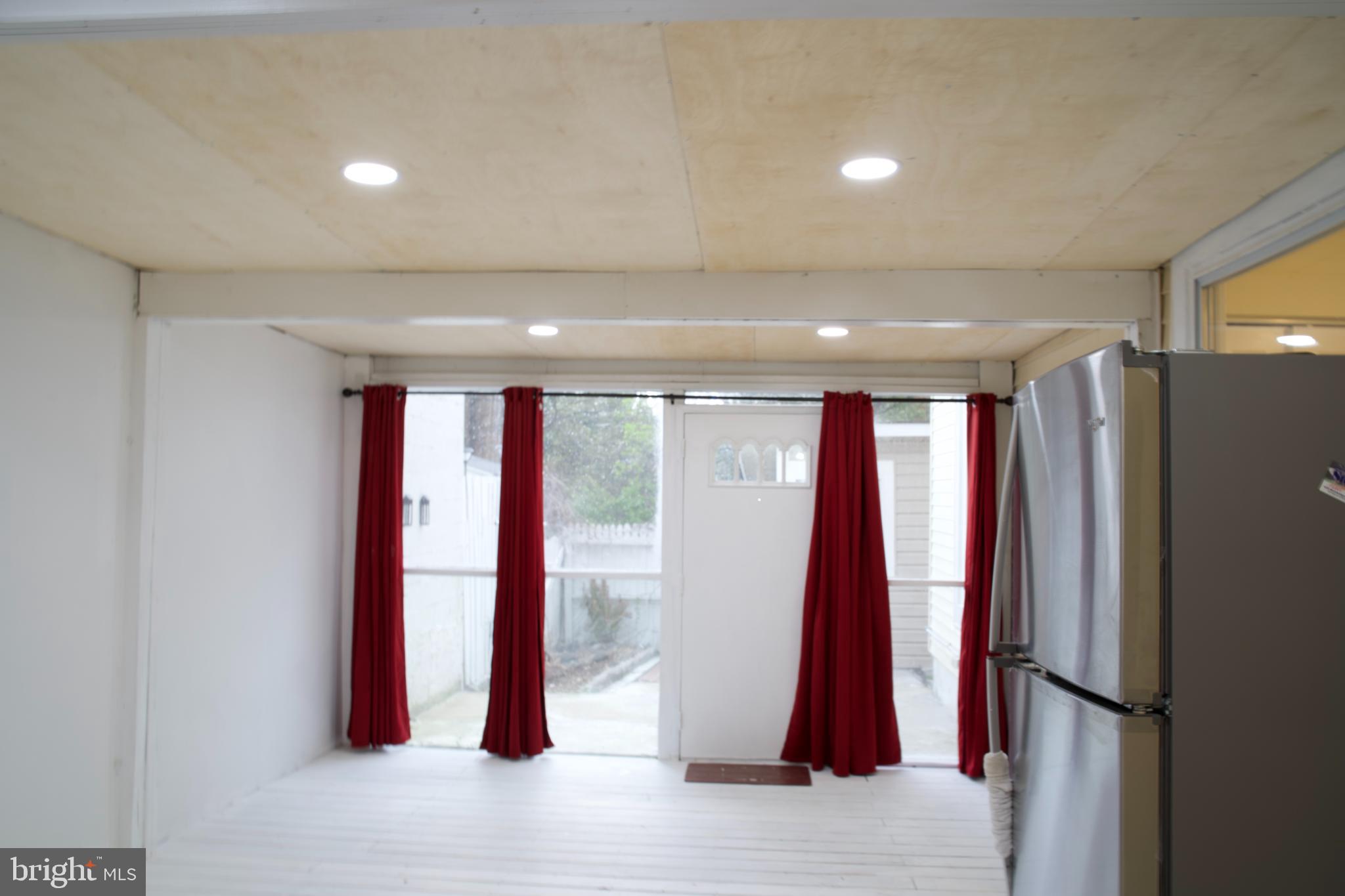 LONDON TOWNE - Residential