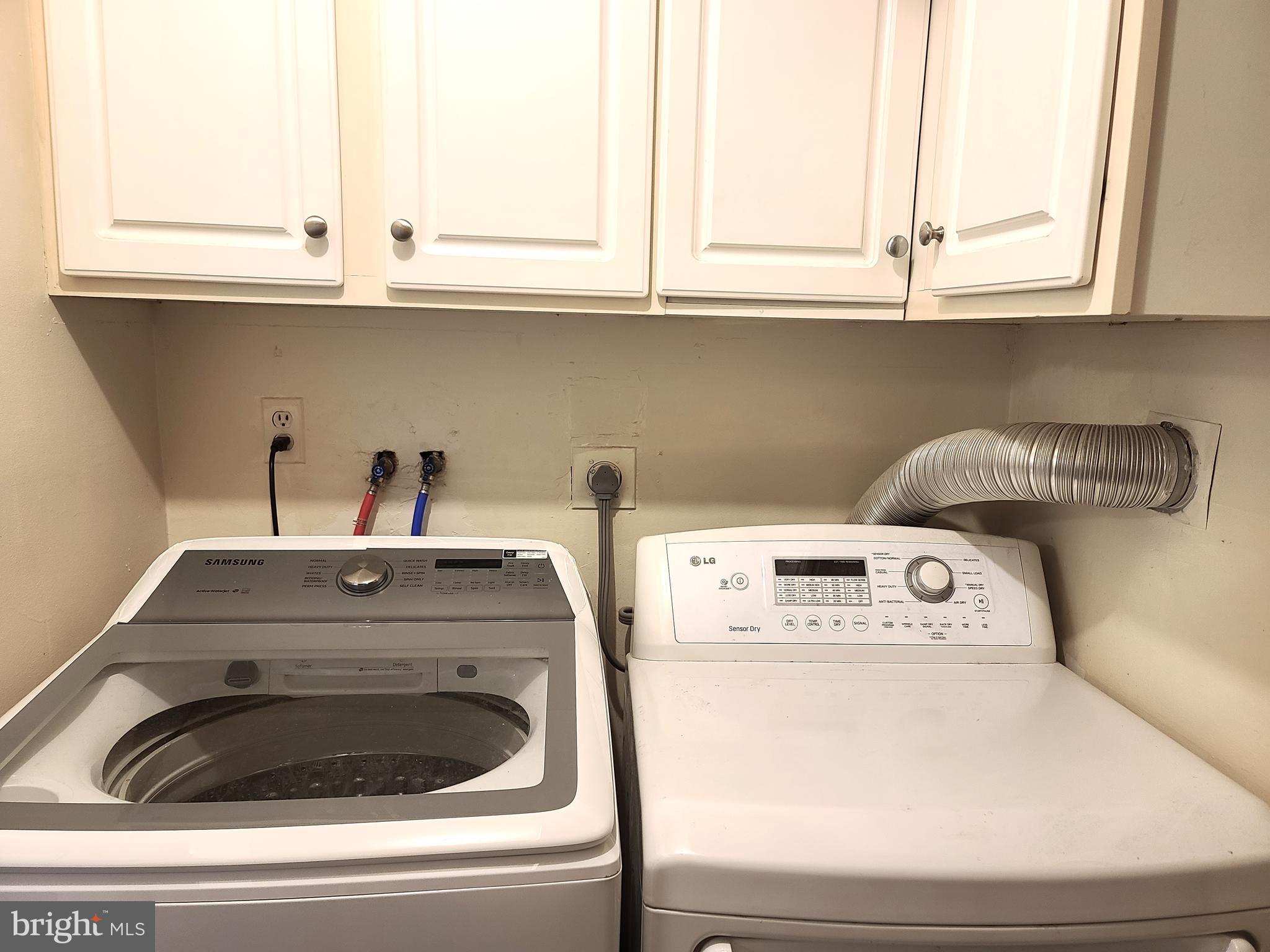 LONDON TOWNE - Residential