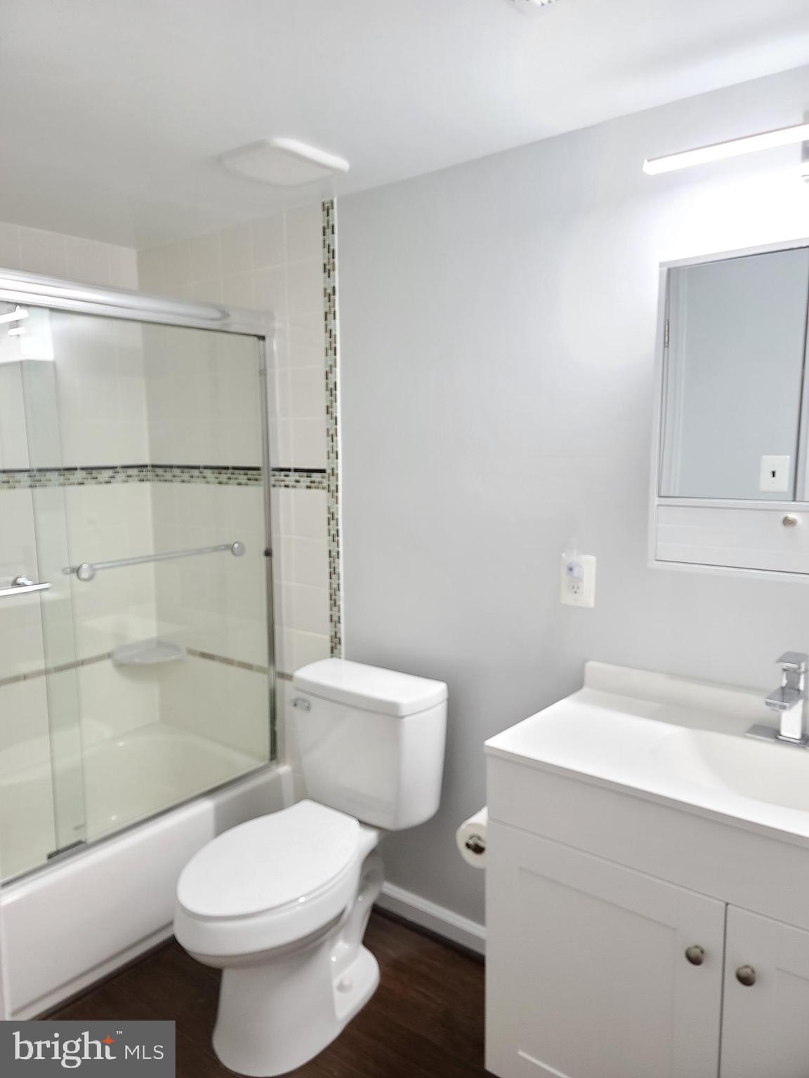 LONDON TOWNE - Residential