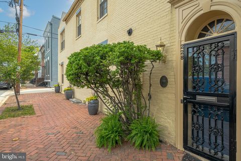 Photo of 228 S Alfred Street S, ALEXANDRIA, VA 22314 (MLS # VAAX2058510)