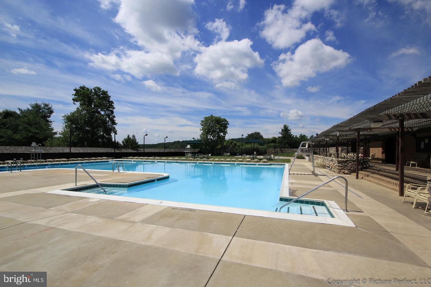 VILLAS LAKE ANITA LOUISE - Residential