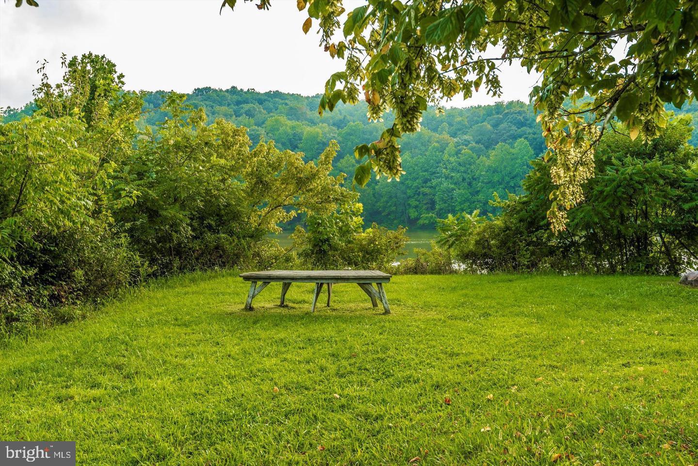 VILLAS LAKE ANITA LOUISE - Residential