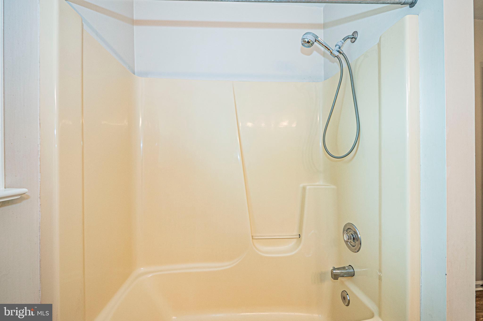 VILLAS LAKE ANITA LOUISE - Residential