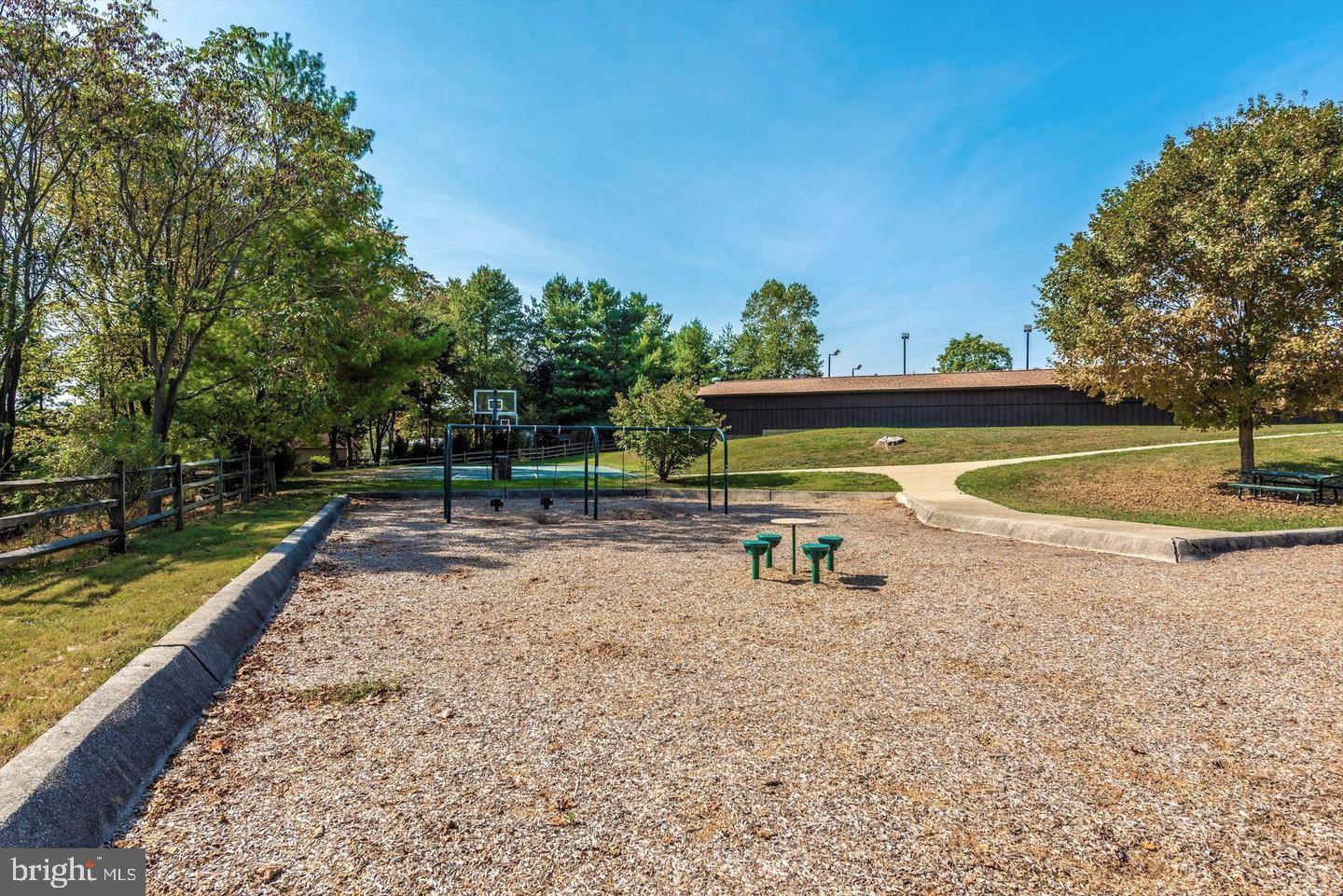 VILLAS LAKE ANITA LOUISE - Residential