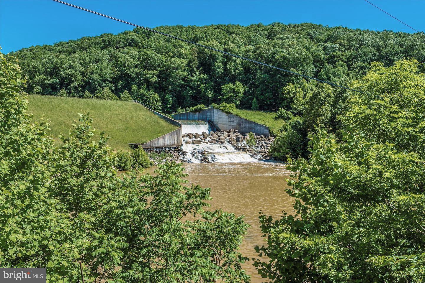 VILLAS LAKE ANITA LOUISE - Residential