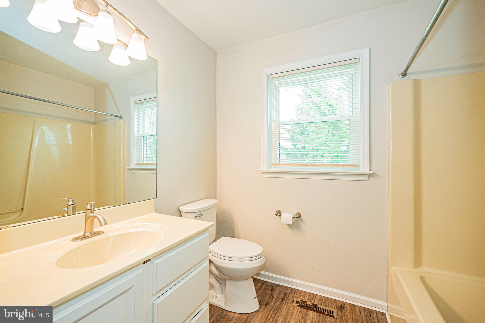 VILLAS LAKE ANITA LOUISE - Residential