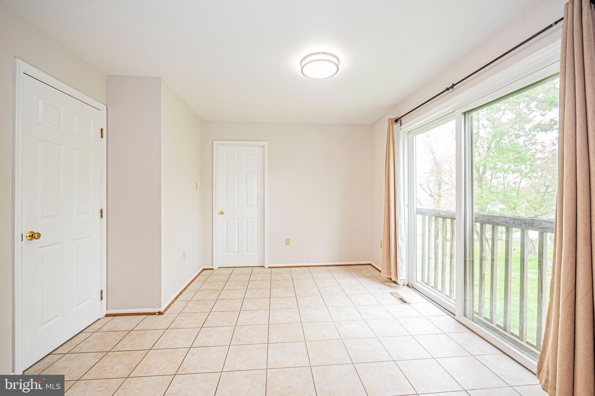 VILLAS LAKE ANITA LOUISE - Residential