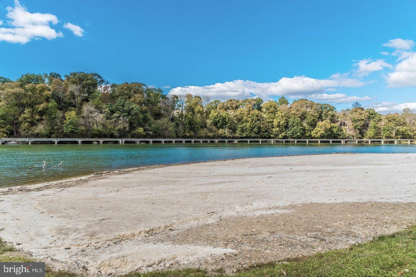 VILLAS LAKE ANITA LOUISE - Residential