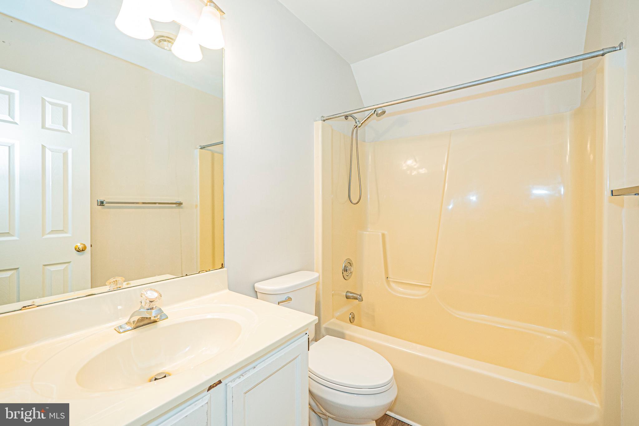 VILLAS LAKE ANITA LOUISE - Residential