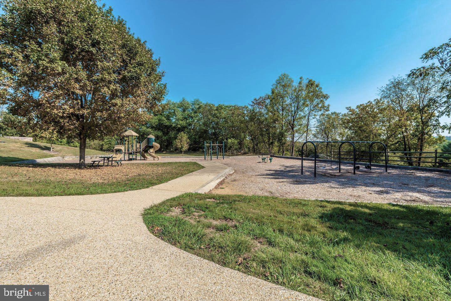 VILLAS LAKE ANITA LOUISE - Residential