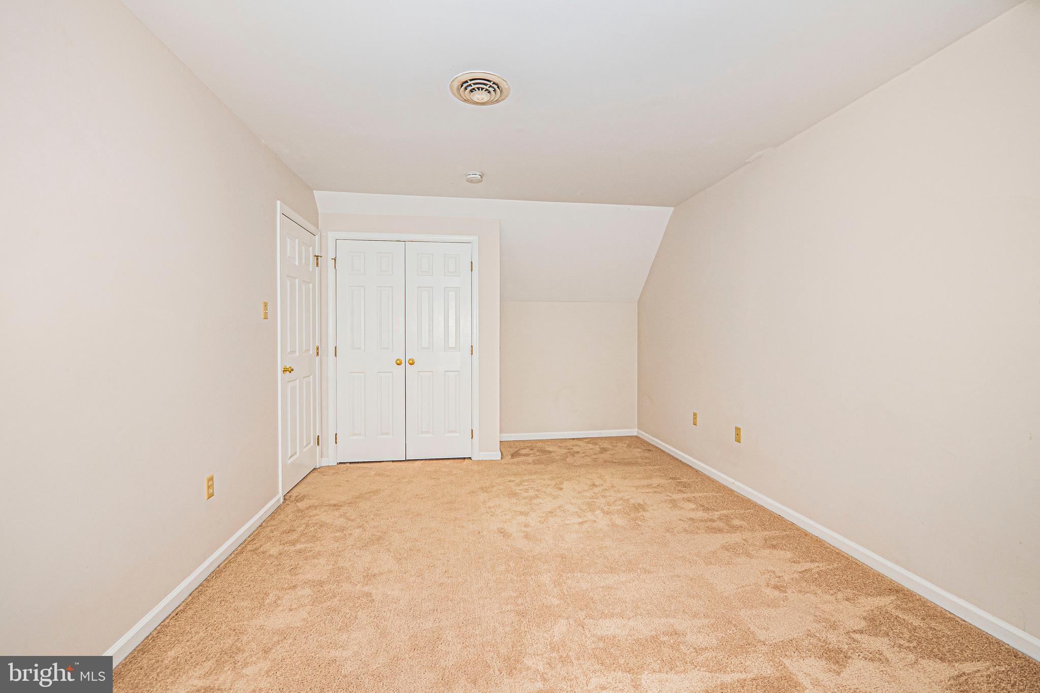 VILLAS LAKE ANITA LOUISE - Residential