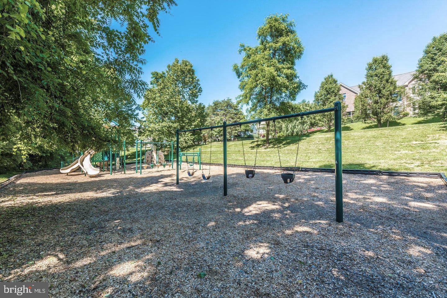 VILLAS LAKE ANITA LOUISE - Residential