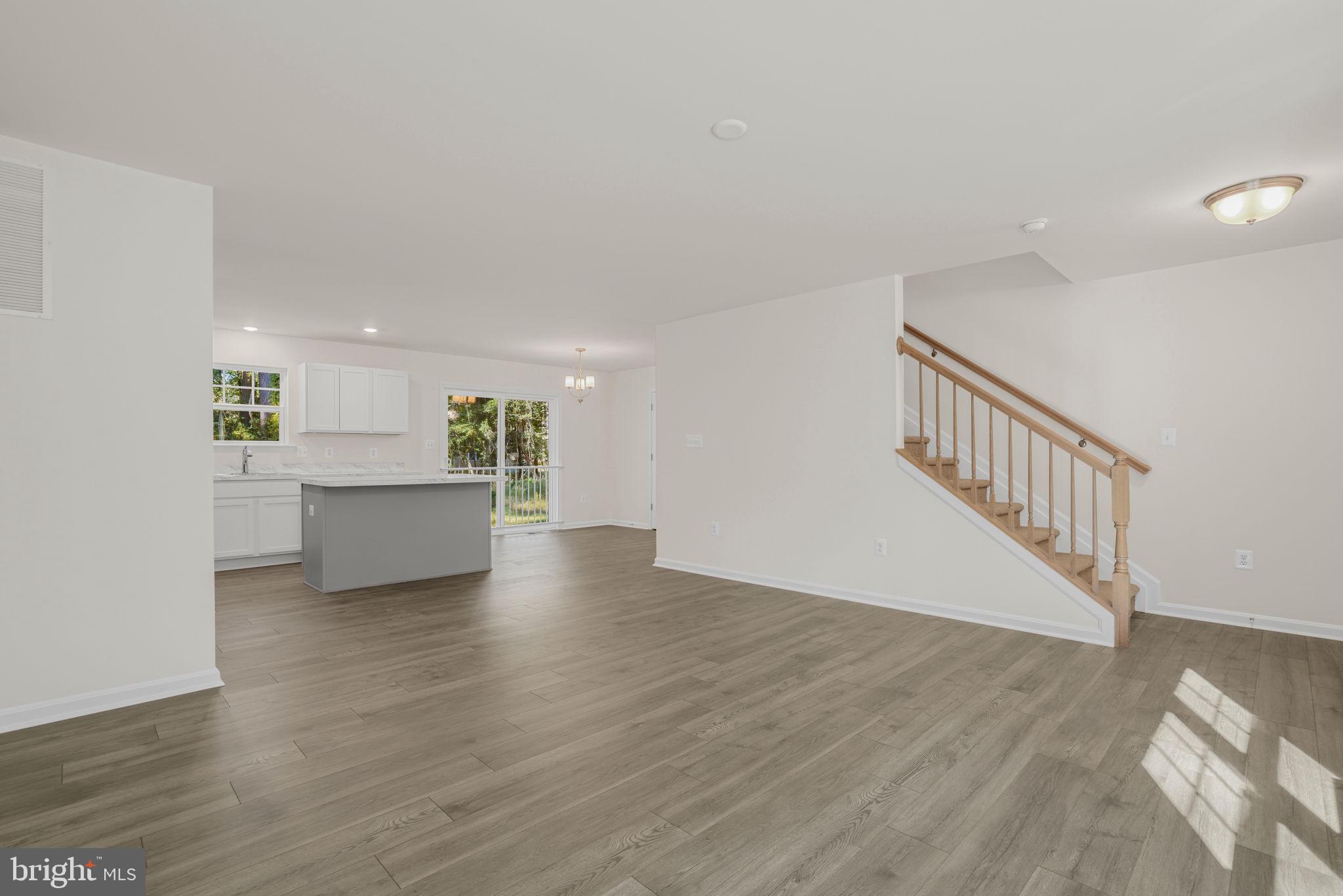 CAPTAIN'S COVE - Residential