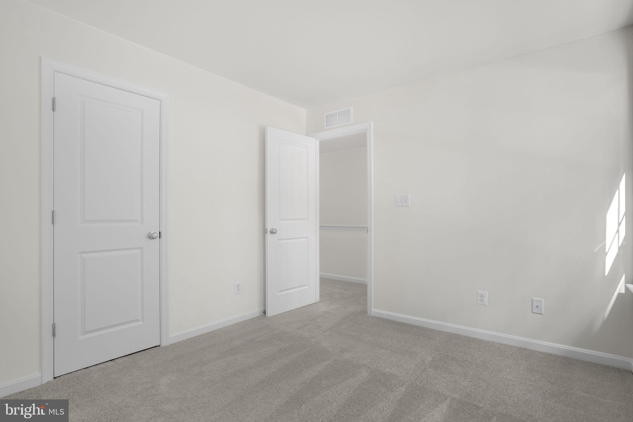 CAPTAIN'S COVE - Residential