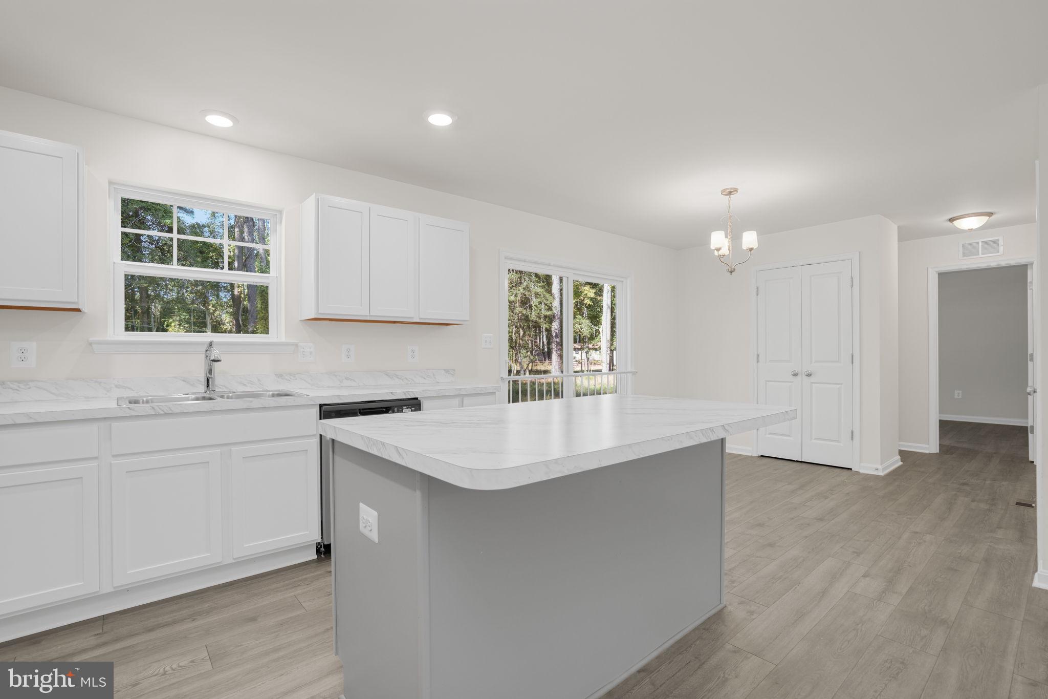 CAPTAIN'S COVE - Residential