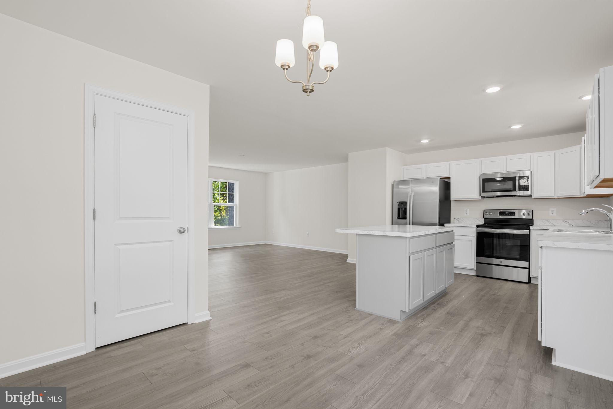 CAPTAIN'S COVE - Residential