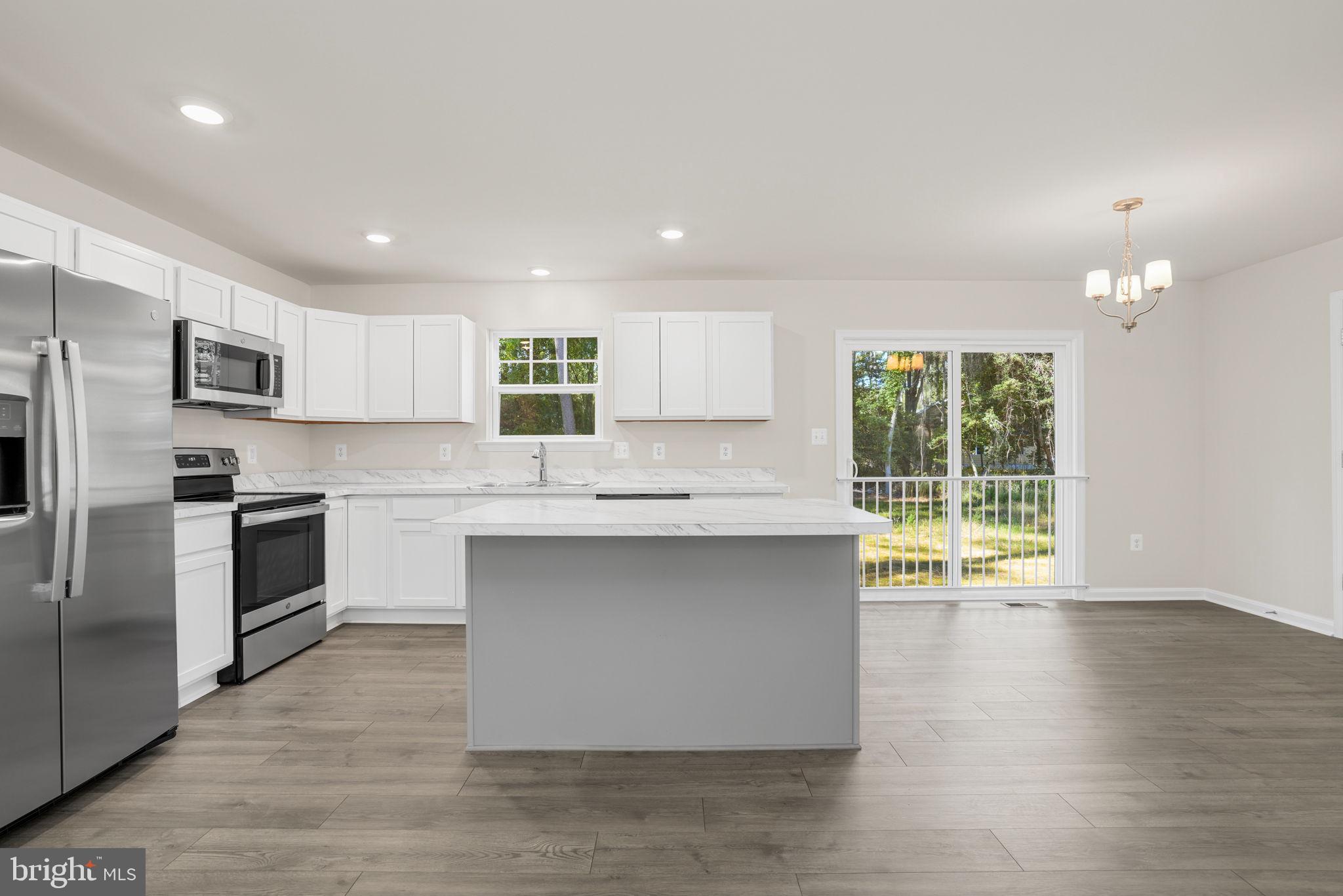 CAPTAIN'S COVE - Residential