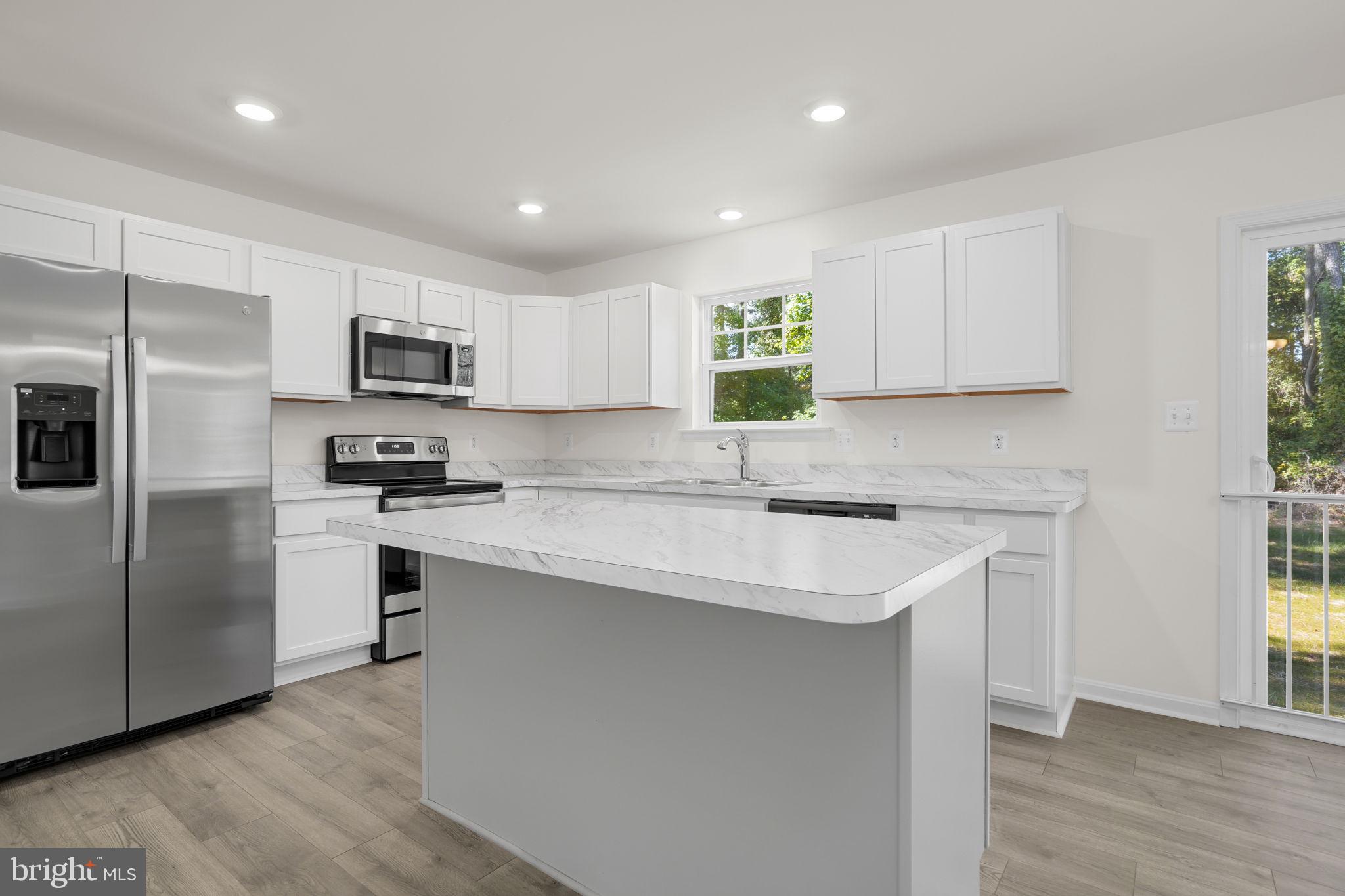 CAPTAIN'S COVE - Residential