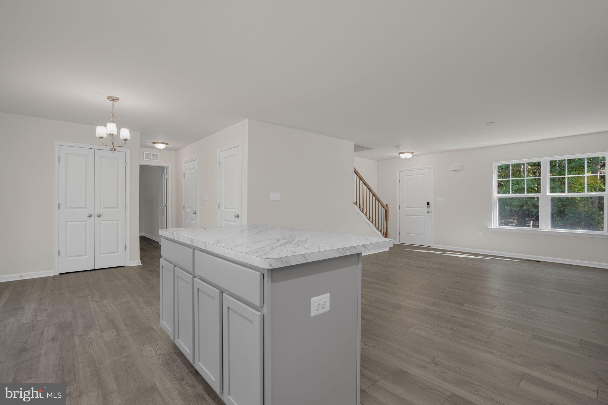 CAPTAIN'S COVE - Residential