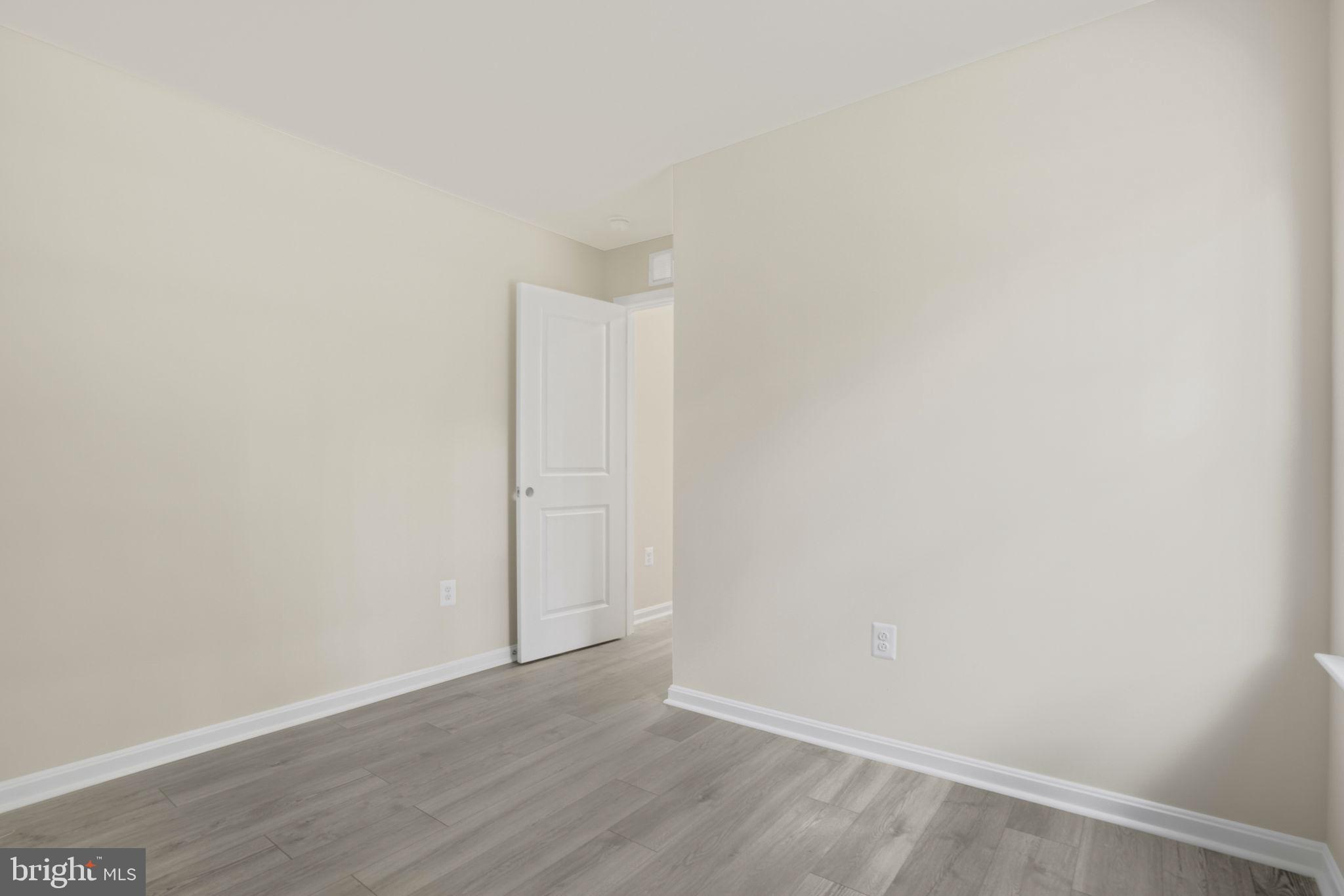 CAPTAIN'S COVE - Residential