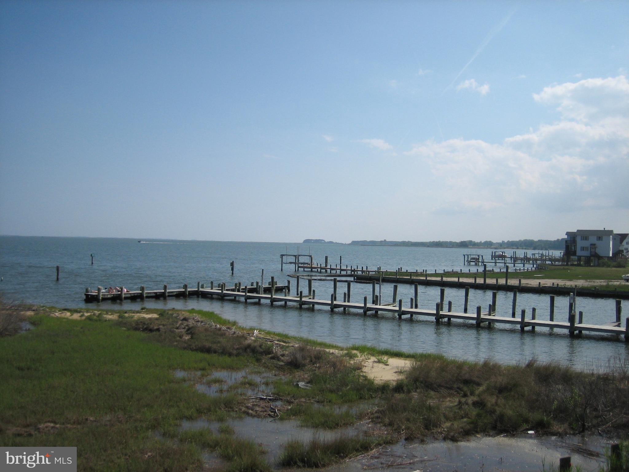 CAPTAIN'S COVE - Residential