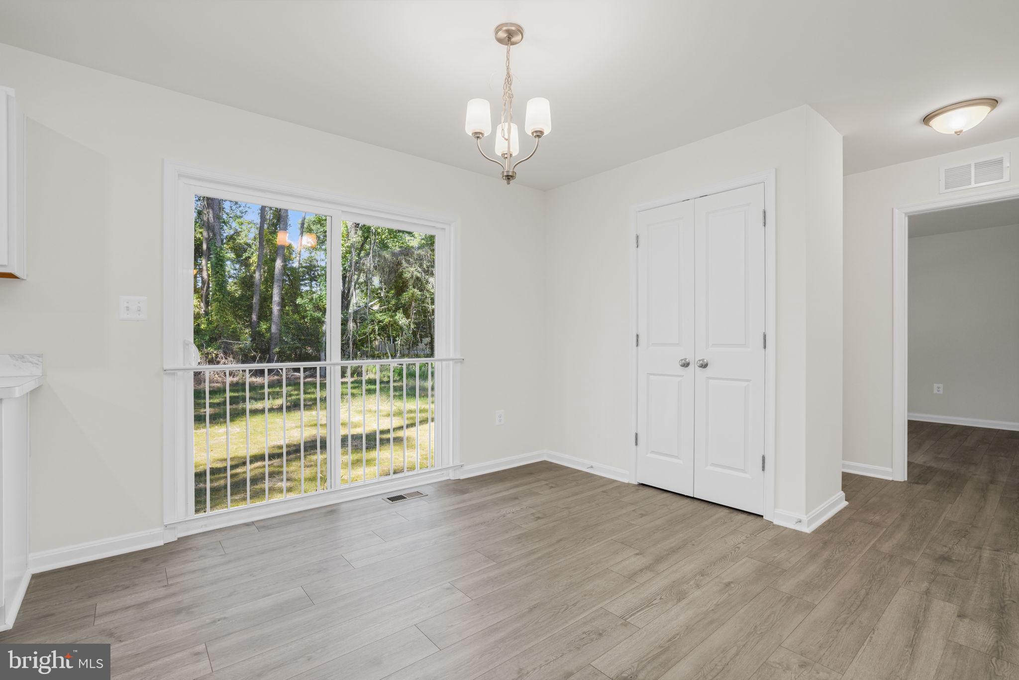 CAPTAIN'S COVE - Residential
