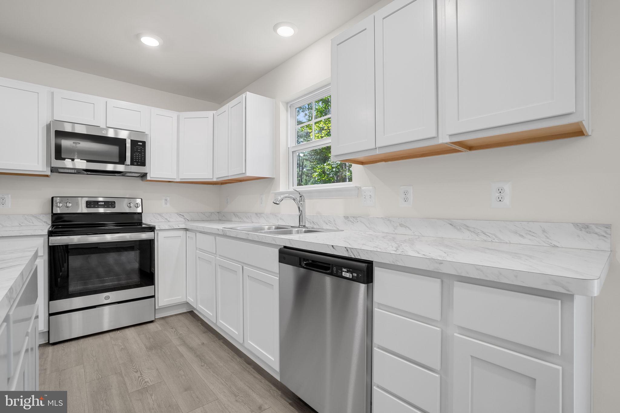CAPTAIN'S COVE - Residential