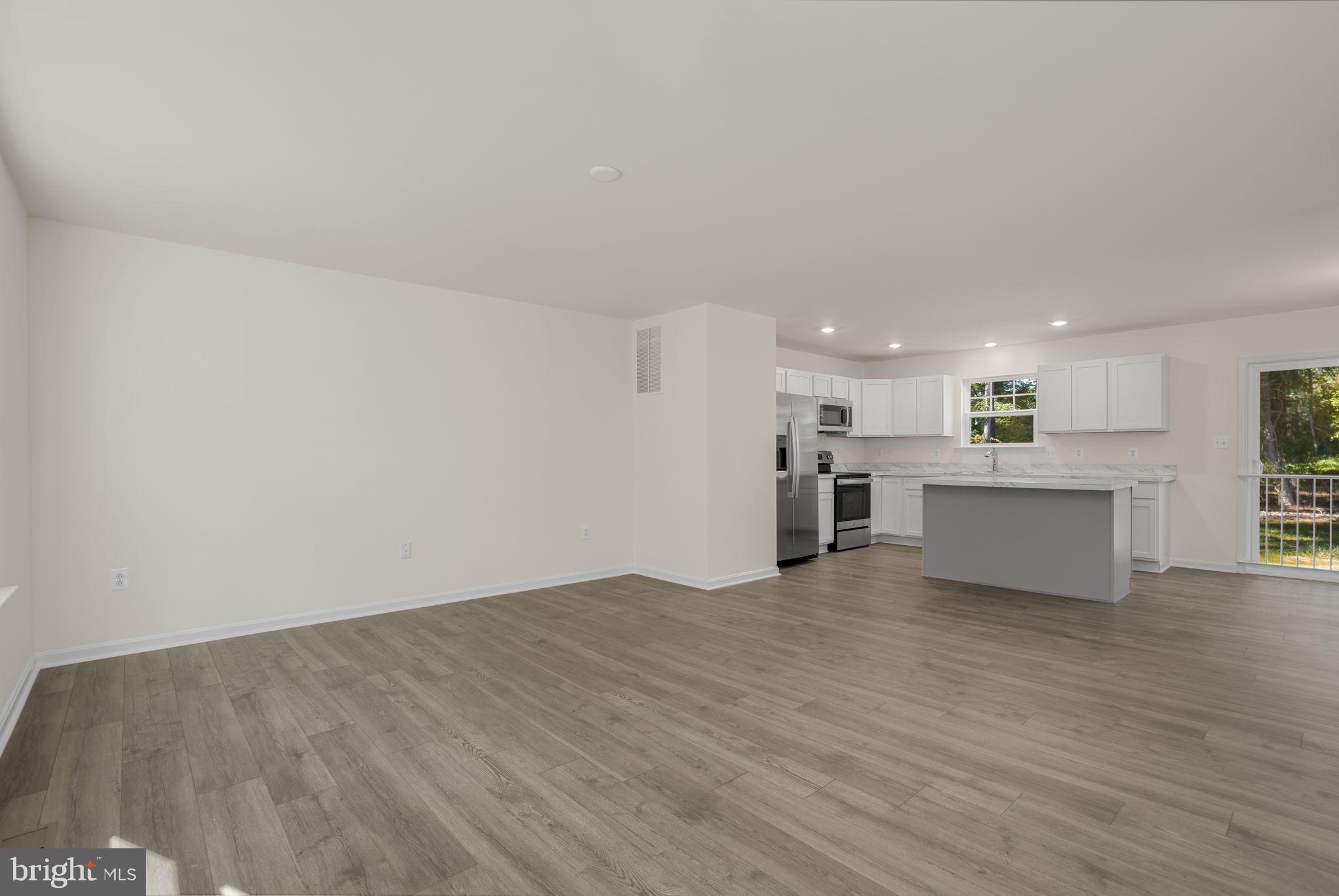 CAPTAIN'S COVE - Residential