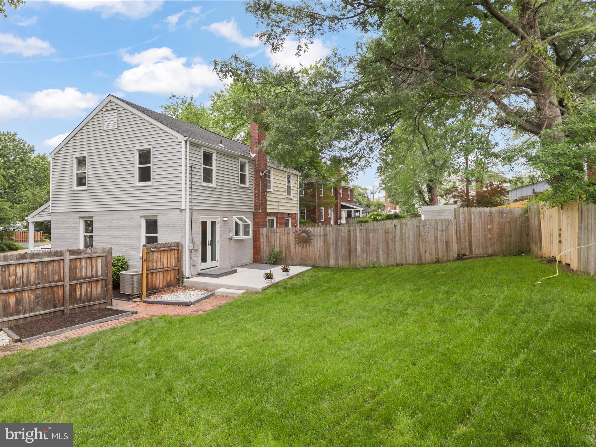 JEFFERSON MANOR - Residential