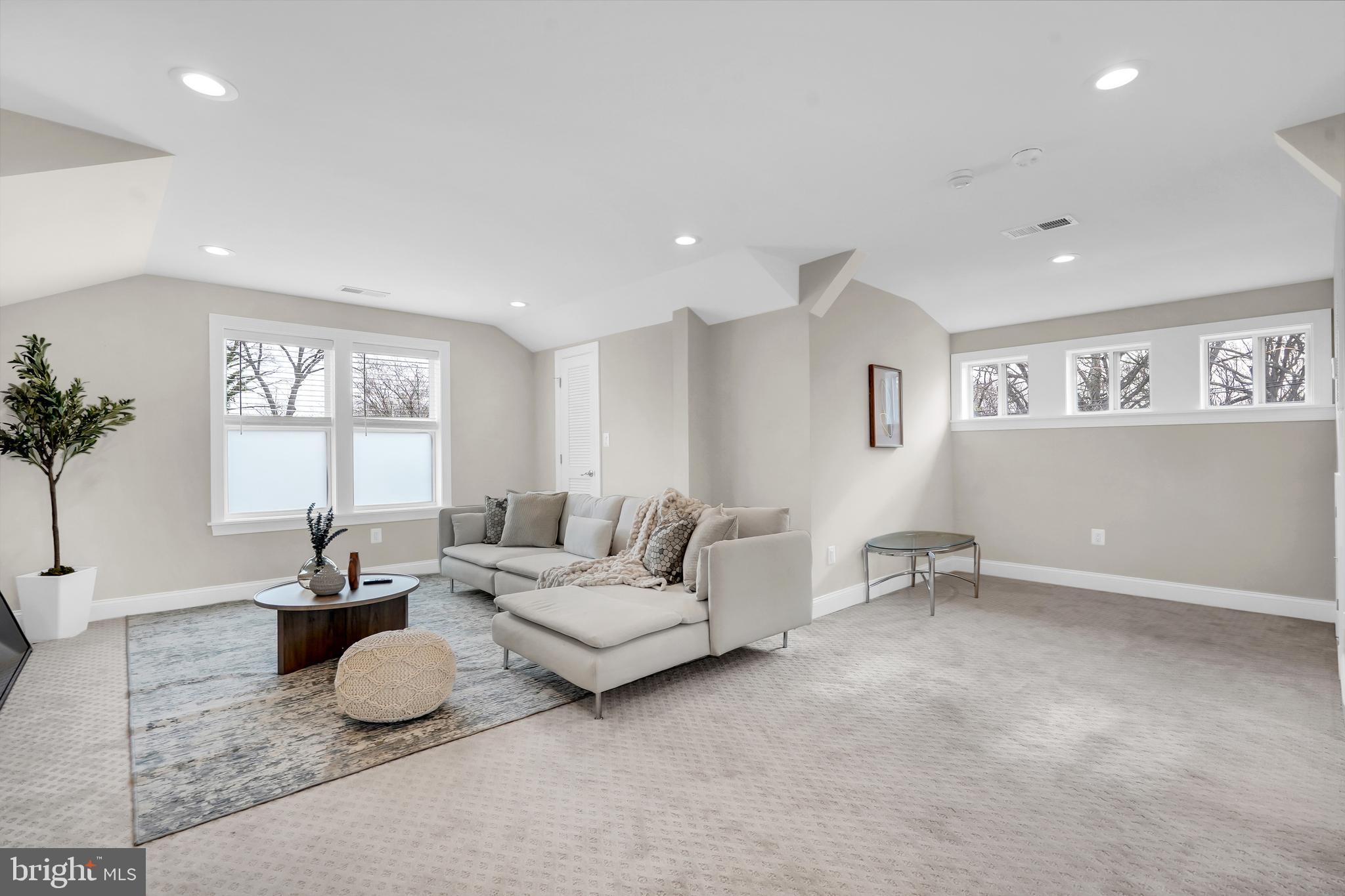 ROCK CREEK PALISADES - Residential