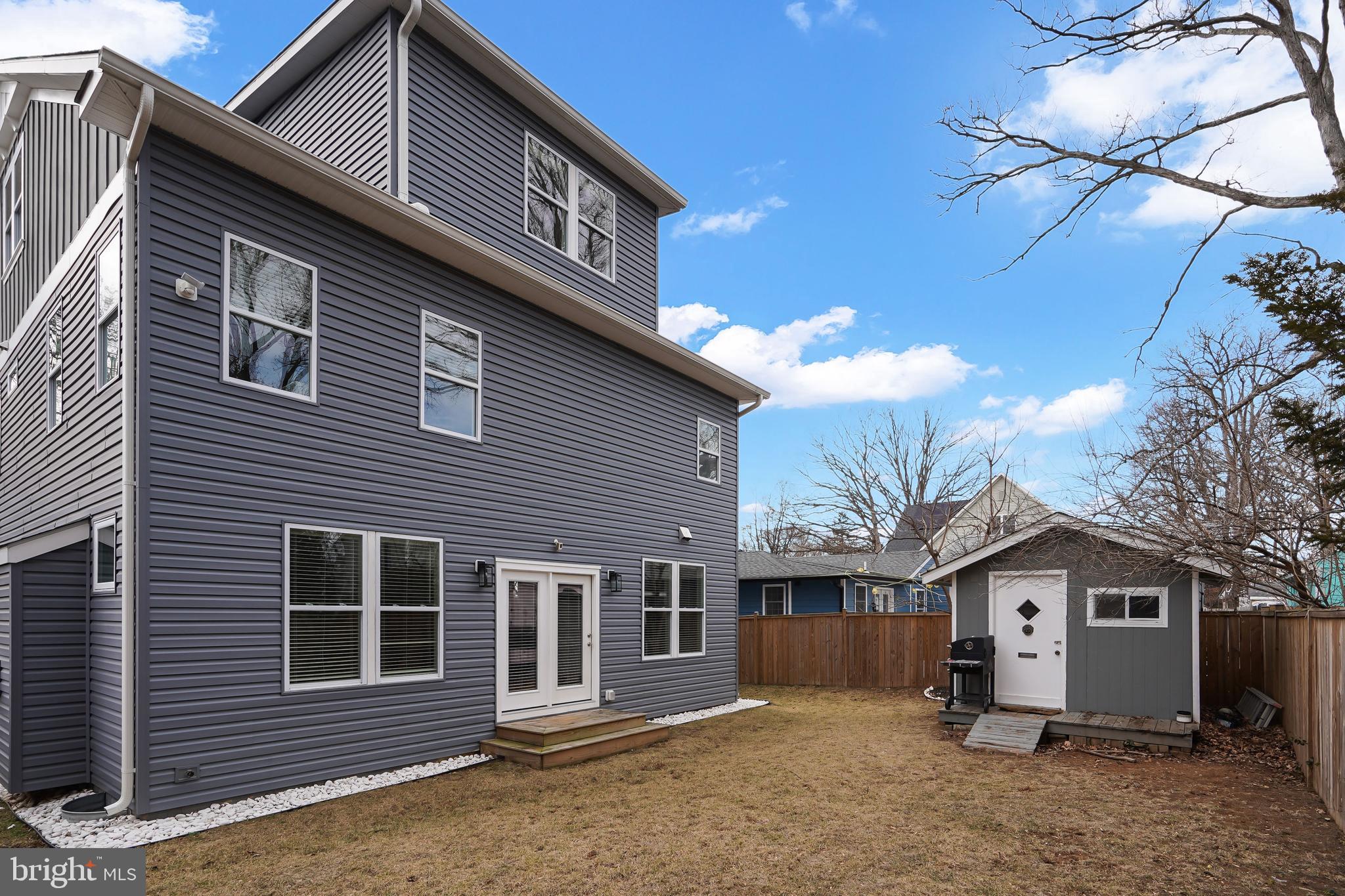 ROCK CREEK PALISADES - Residential