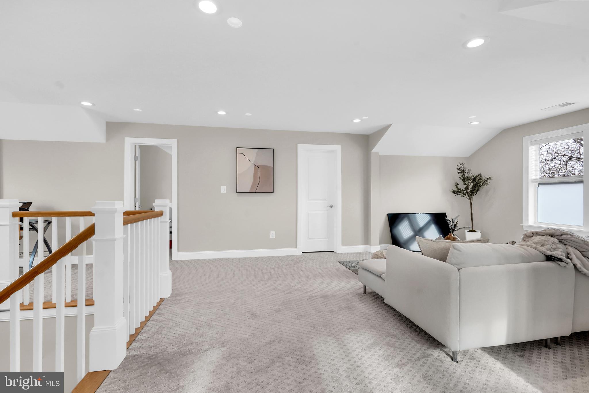 ROCK CREEK PALISADES - Residential