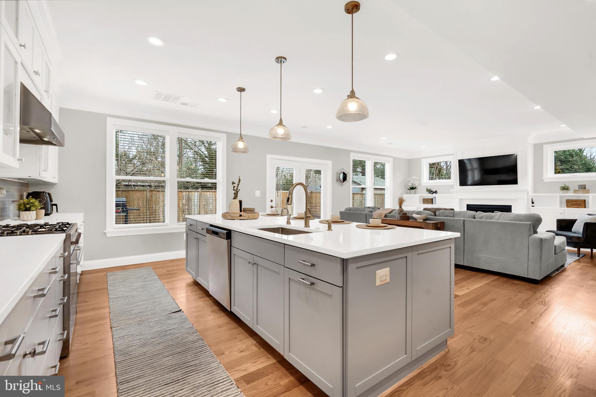 ROCK CREEK PALISADES - Residential