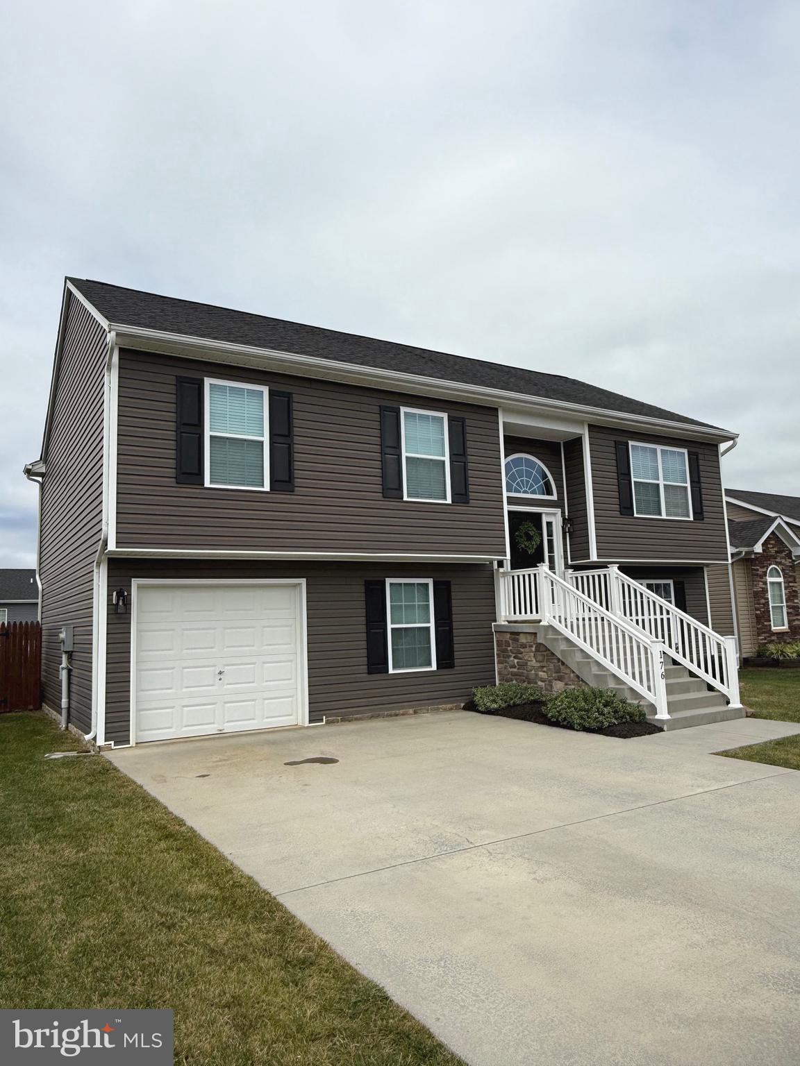 176 POCHARDS COURT